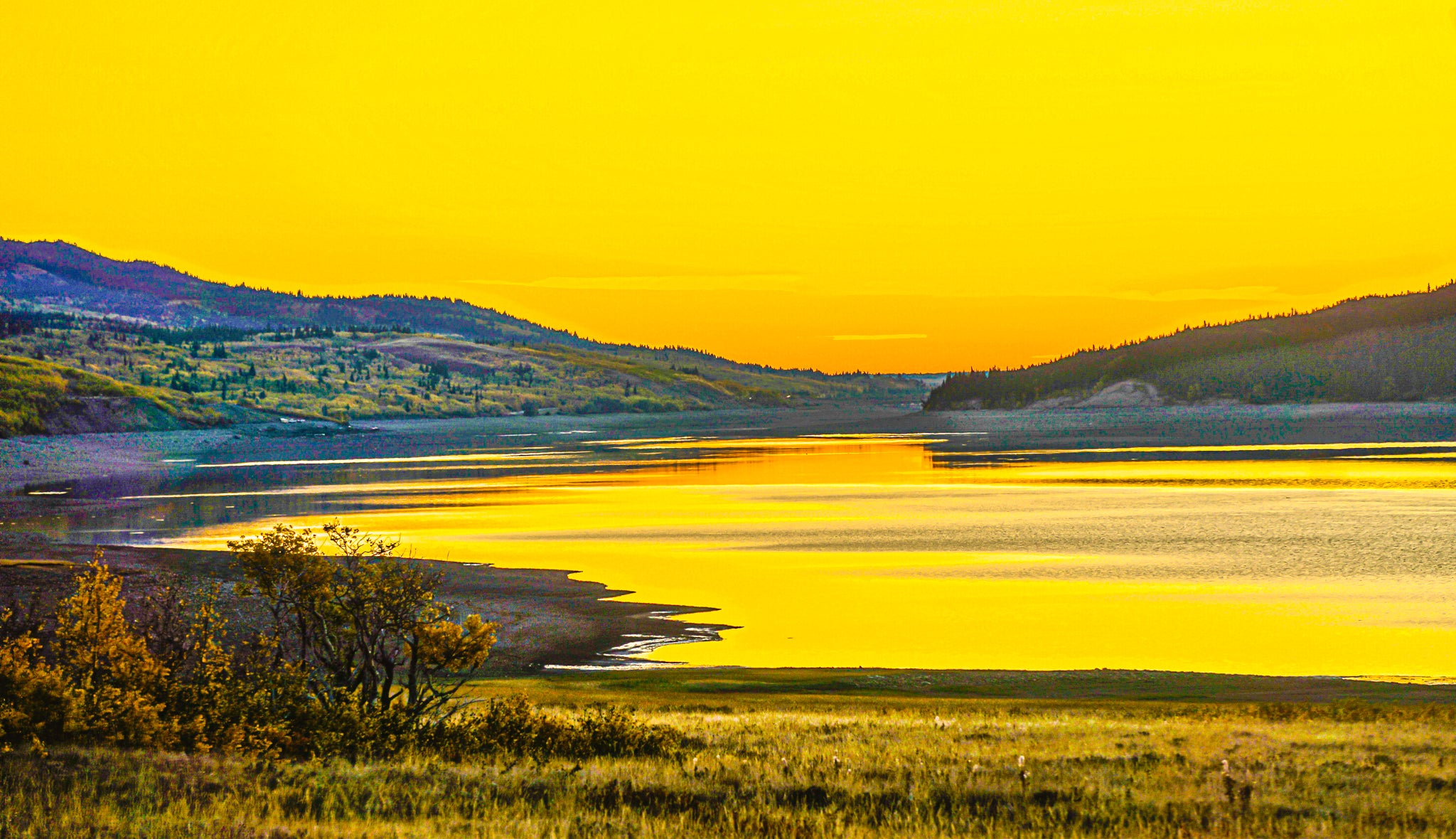 This image was taken around 545am as the first gleams of light below the horizon colorized the sky. The purple glare on the left of the image is from refraction of light-particles into the camera.